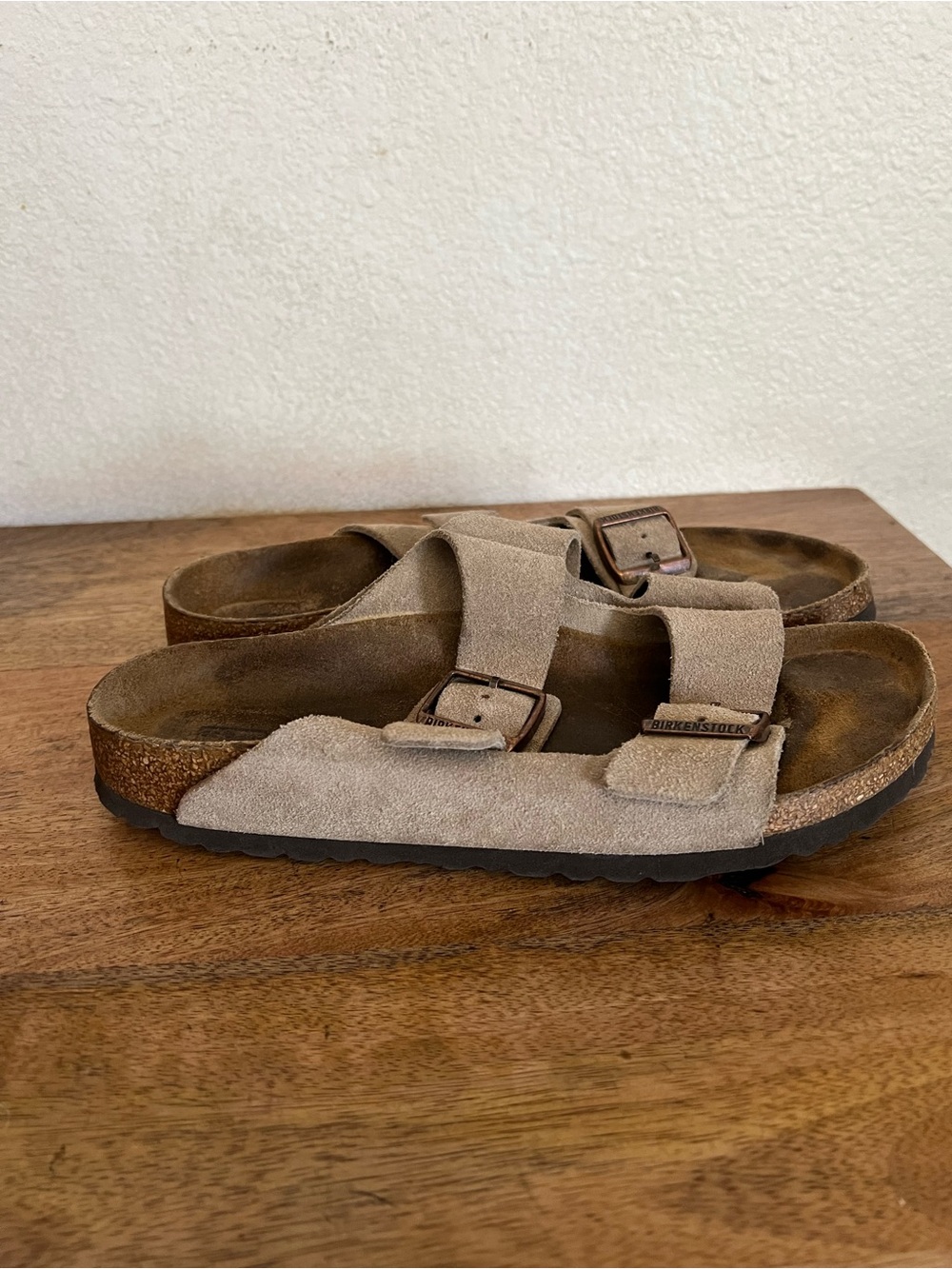 Birkenstock Arizona Tan Suede Sandals Size 41 L10 -10.5 M 8 -8.5. Regular fit - Picture 9 of 16
